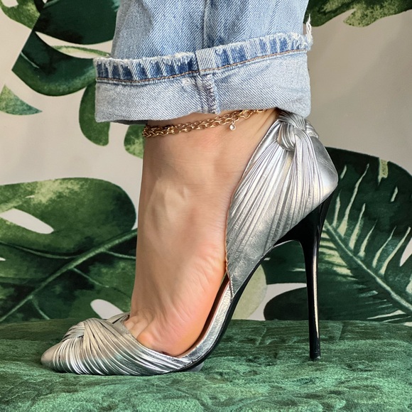 Silver distressed heels by L.A.M.B. Vintage unique pumps - Picture 10 of 16